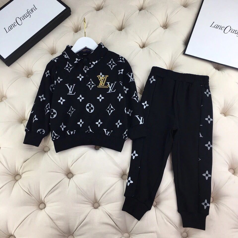 詳細な写真と価格については私に連絡してください。