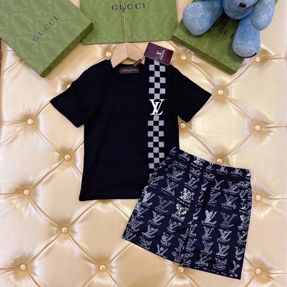 詳細な写真と価格については私に連絡してください。