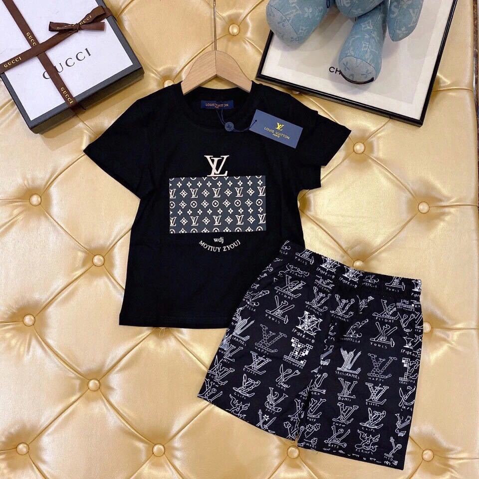 詳細な写真と価格については私に連絡してください。