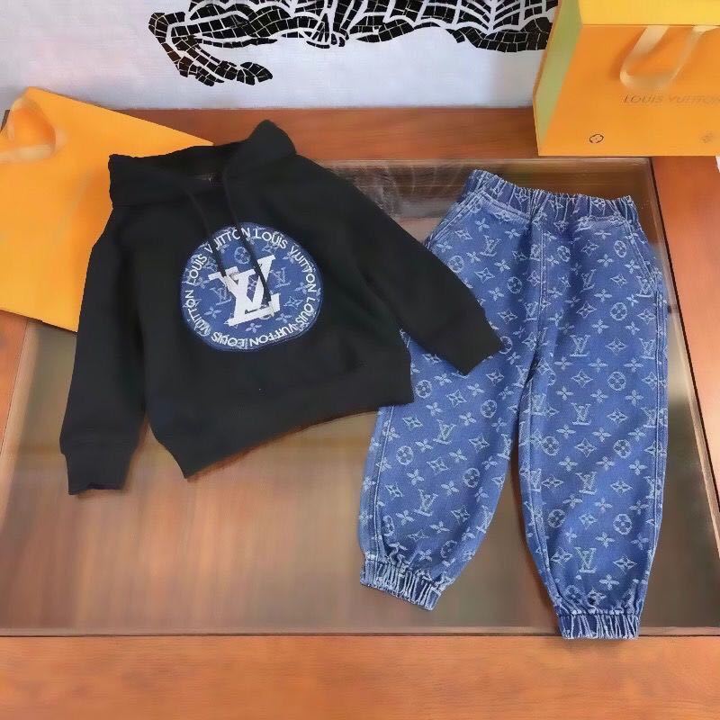 詳細な写真と価格については私に連絡してください。