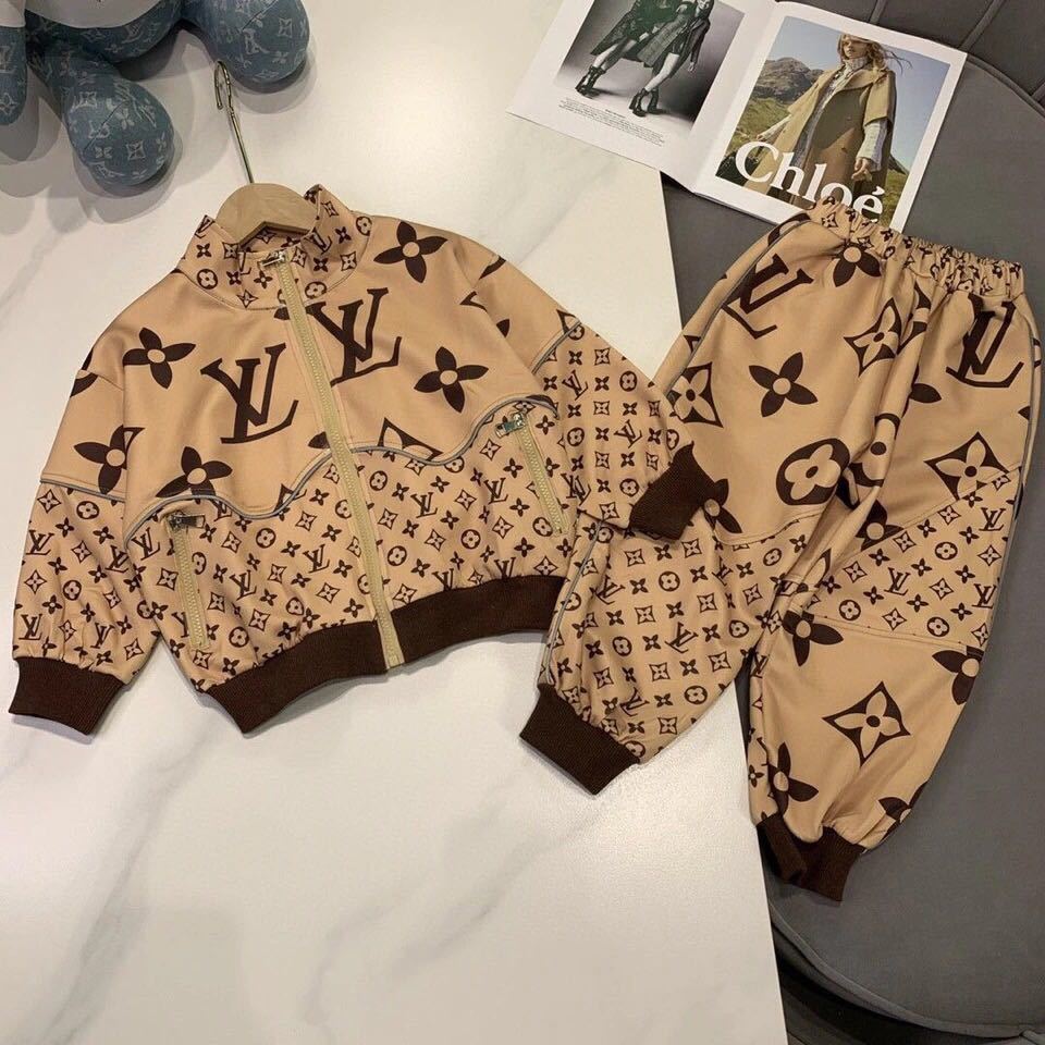 詳細な写真と価格については私に連絡してください。