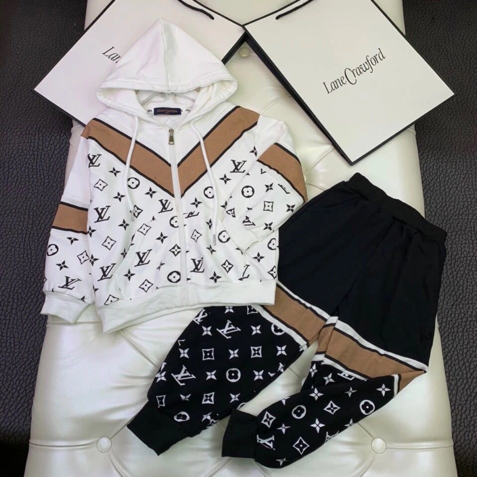 詳細な写真と価格については私に連絡してください。