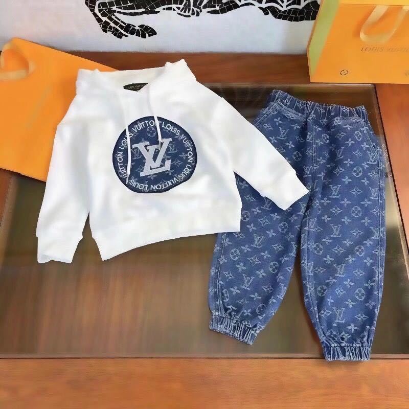 詳細な写真と価格については私に連絡してください。