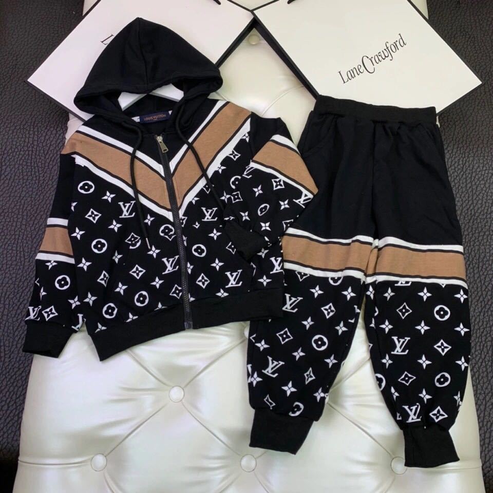 詳細な写真と価格については私に連絡してください。