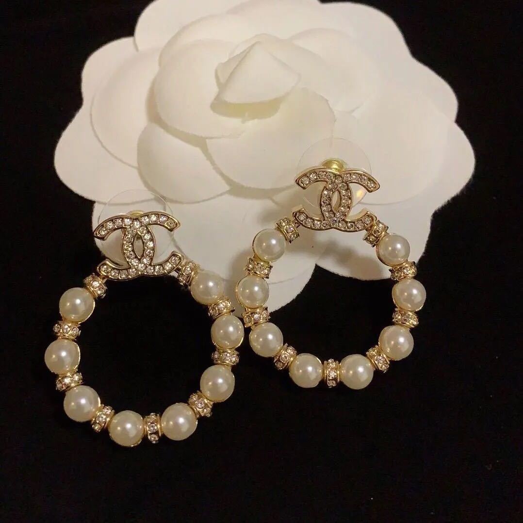 詳細な写真と価格については私に連絡してください