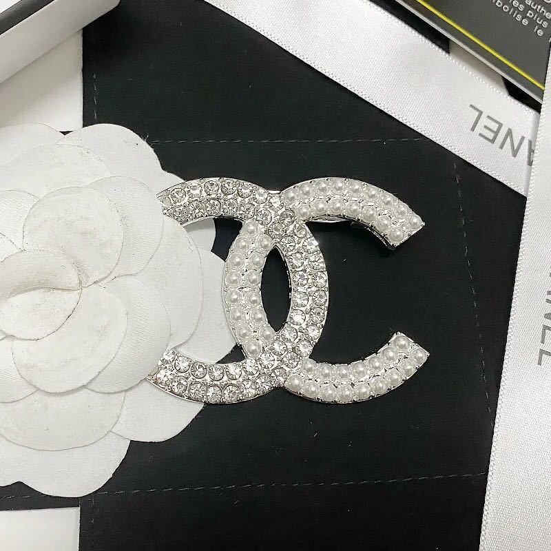 詳細な写真と価格については私に連絡してください