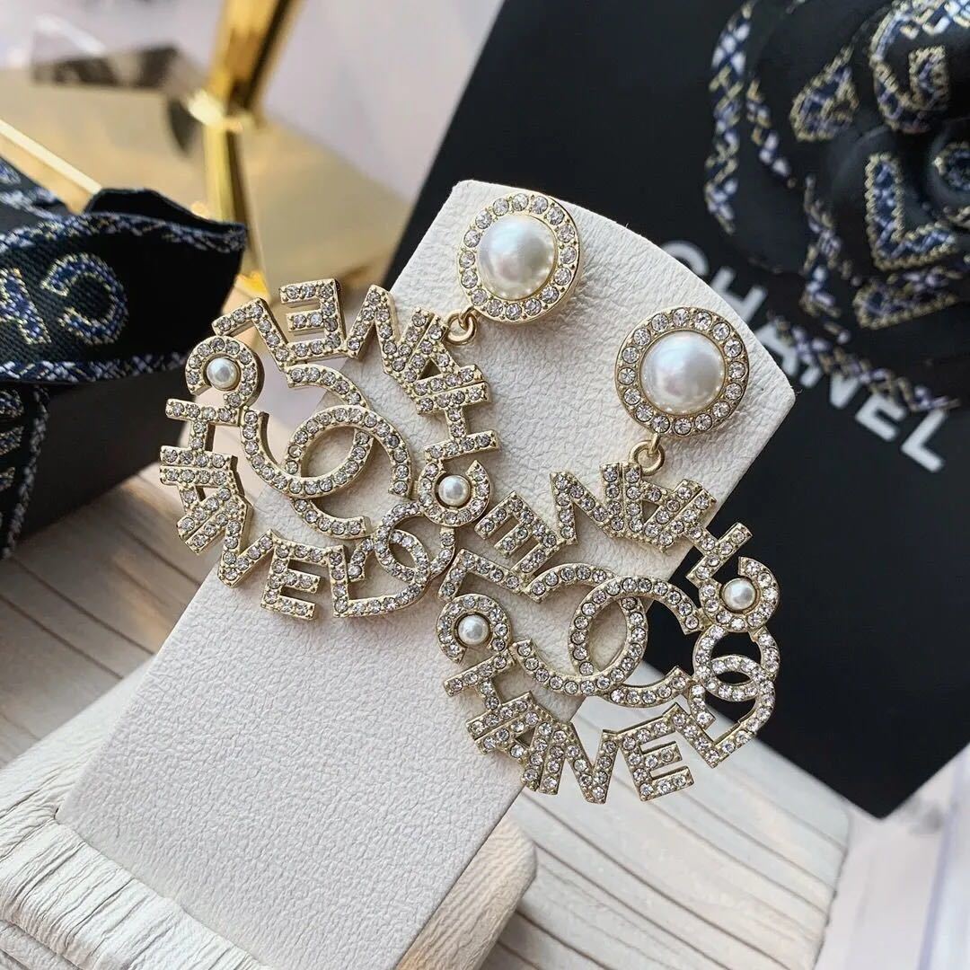 詳細な写真と価格については私に連絡してください