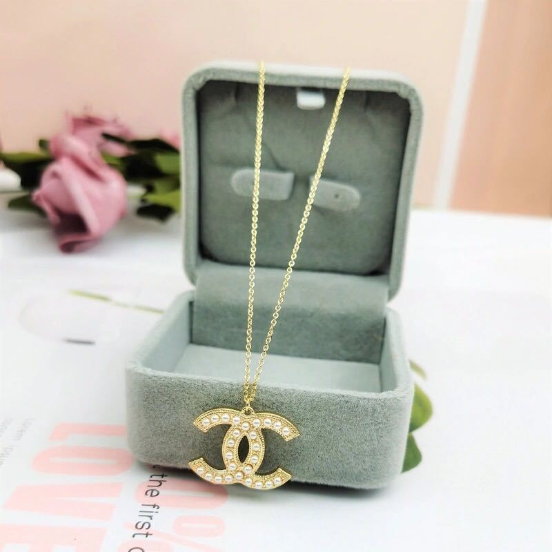 詳細な写真と価格については私に連絡してください