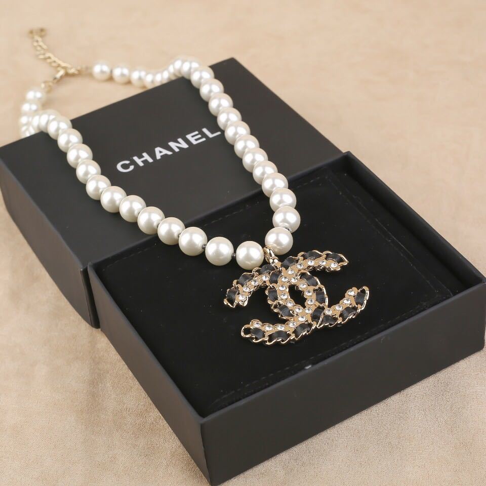 詳細な写真と価格については私に連絡してください