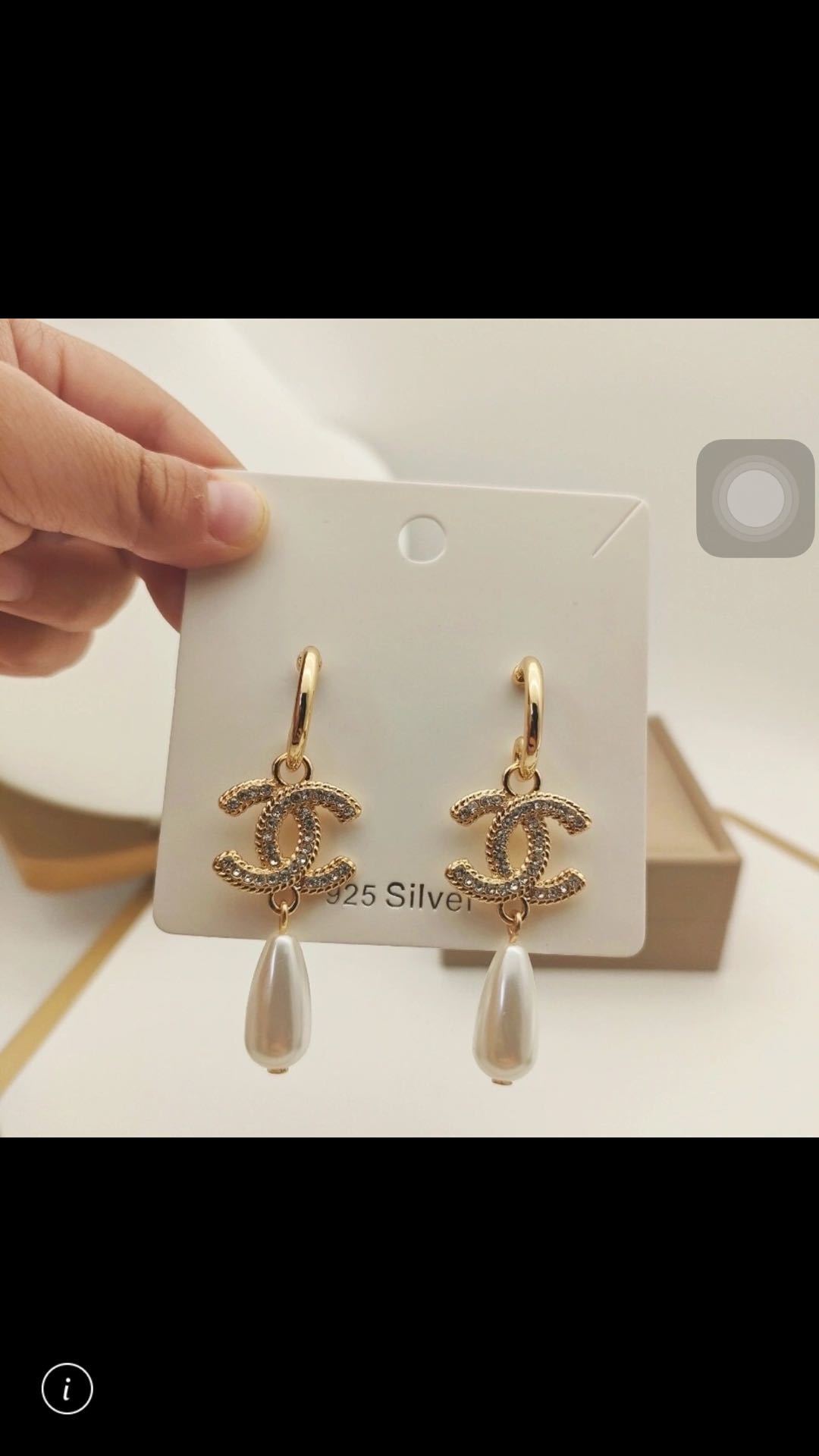 詳細な写真と価格については私に連絡してください