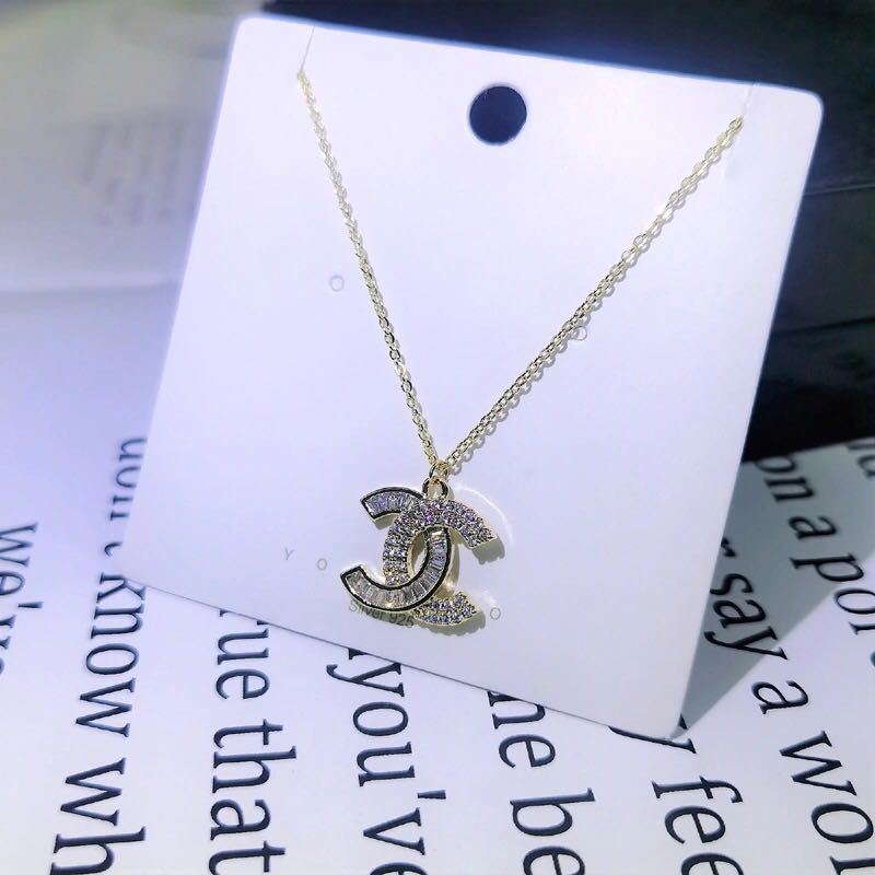 詳細な写真と価格については私に連絡してください