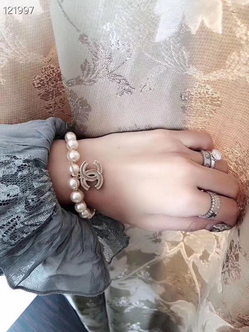 詳細な写真と価格については私に連絡してください