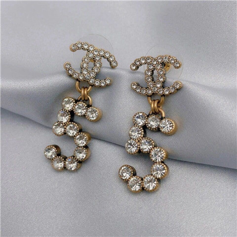 詳細な写真と価格については私に連絡してください