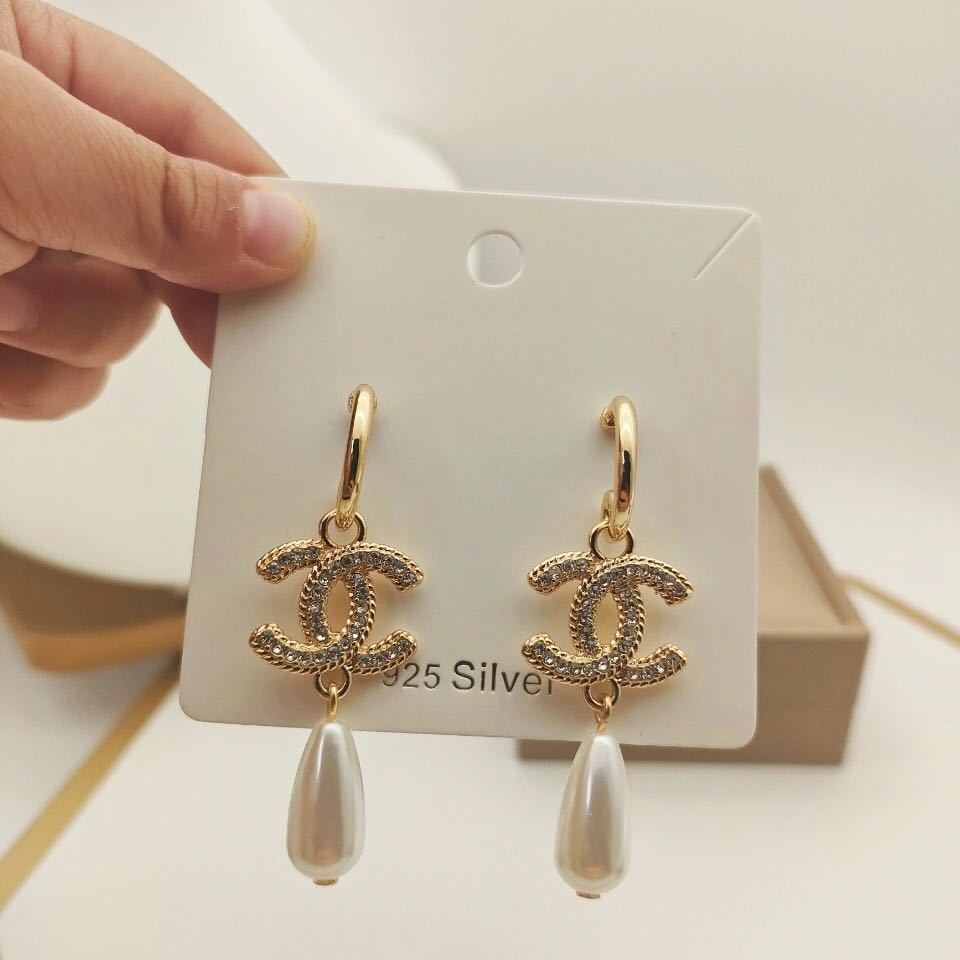 詳細な写真と価格については私に連絡してください