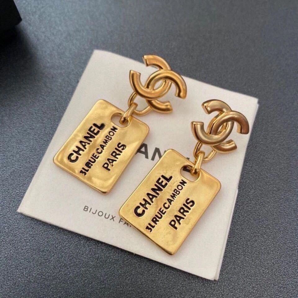 詳細な写真と価格については私に連絡してください