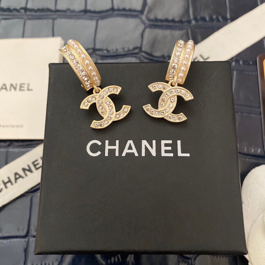 詳細な写真と価格については私に連絡してください