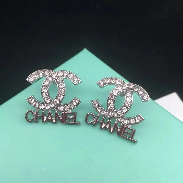 詳細な写真と価格については私に連絡してください