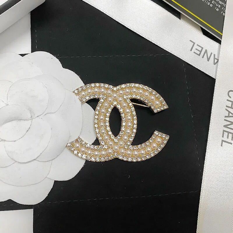 詳細な写真と価格については私に連絡してください