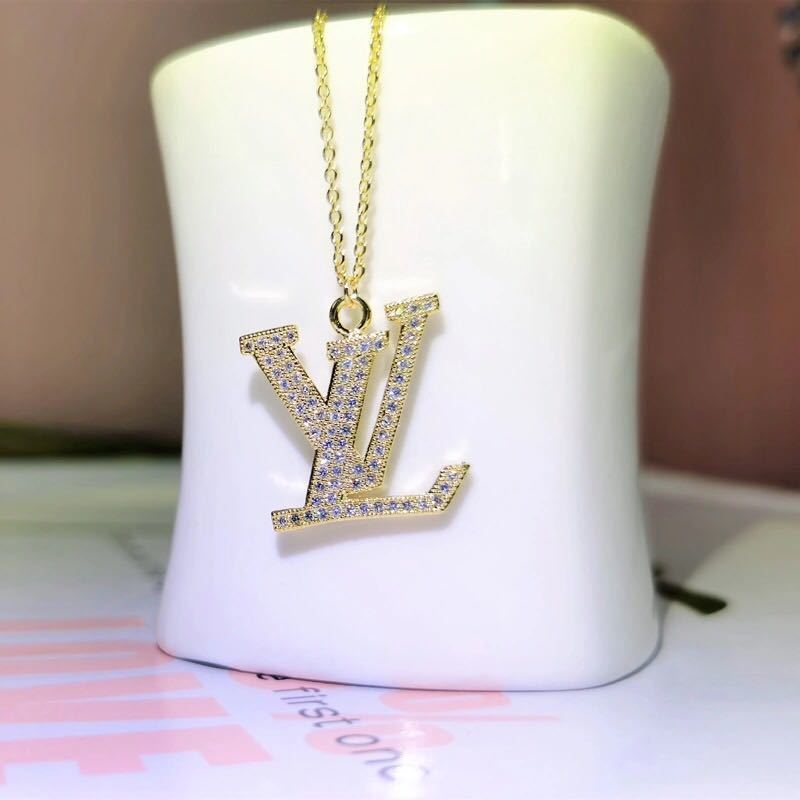 詳細な写真と価格については私に連絡してください