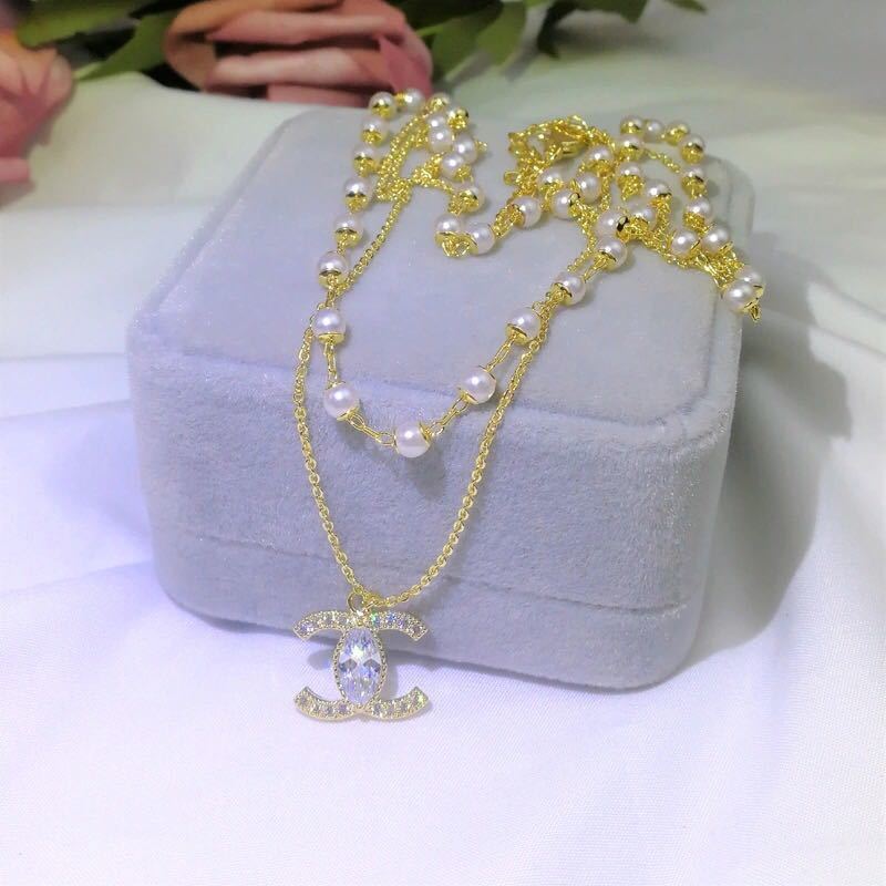 詳細な写真と価格については私に連絡してください