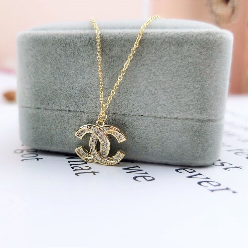 詳細な写真と価格については私に連絡してください