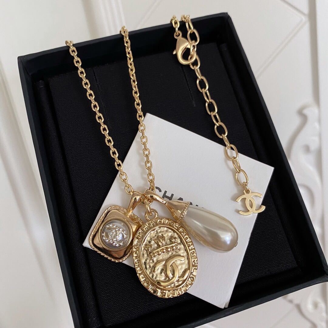 詳細な写真と価格については私に連絡してください