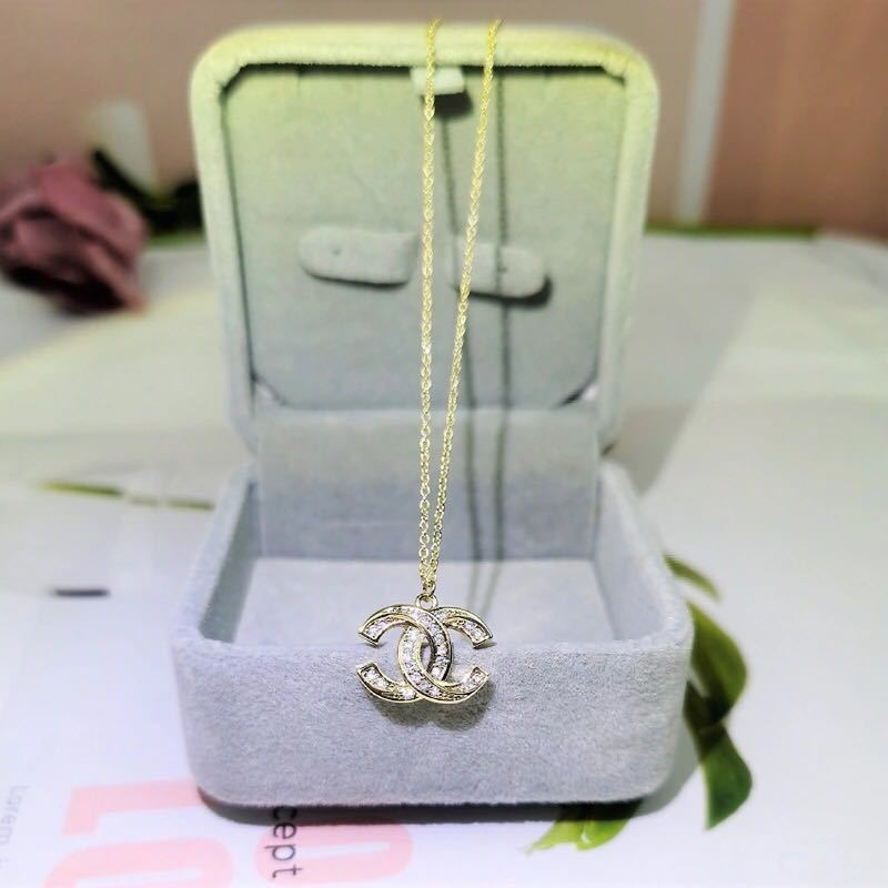 詳細な写真と価格については私に連絡してください