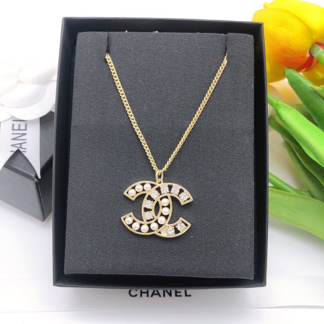 詳細な写真と価格については私に連絡してください