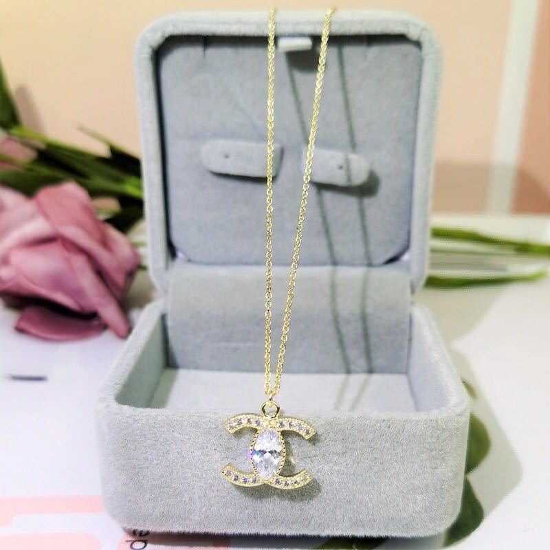 詳細な写真と価格については私に連絡してください