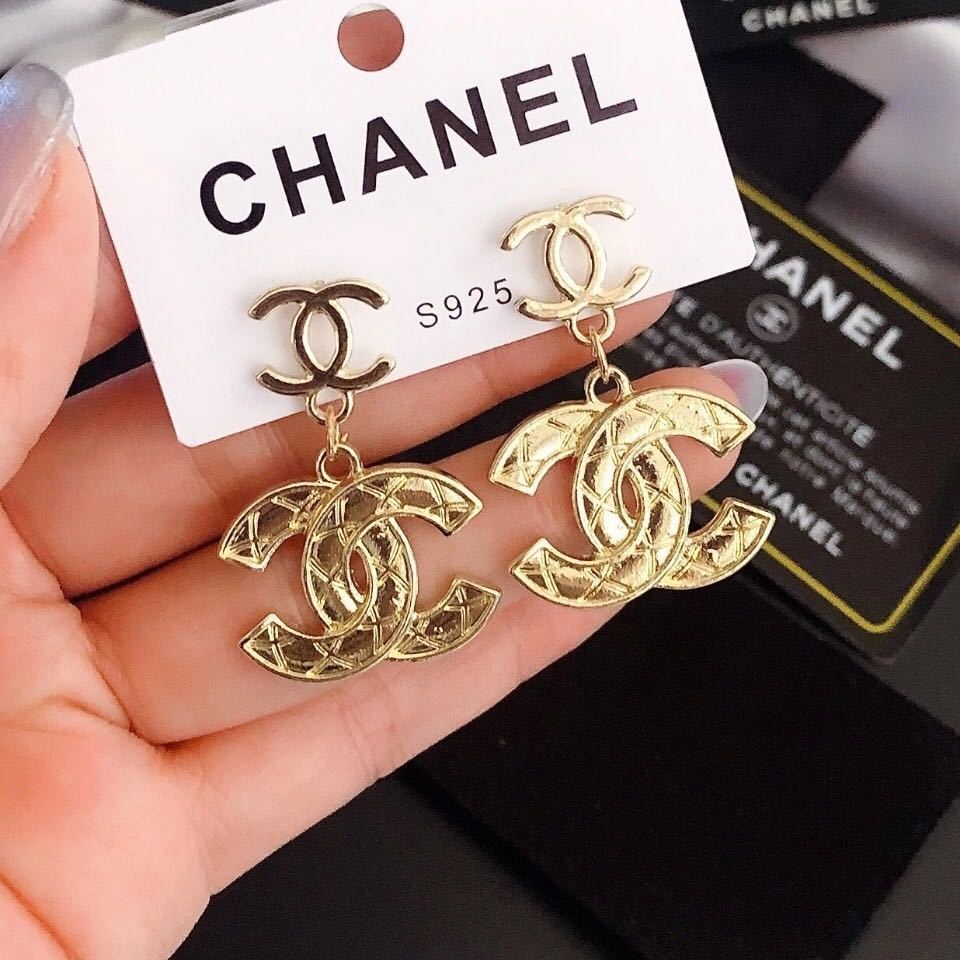 詳細な写真と価格については私に連絡してください