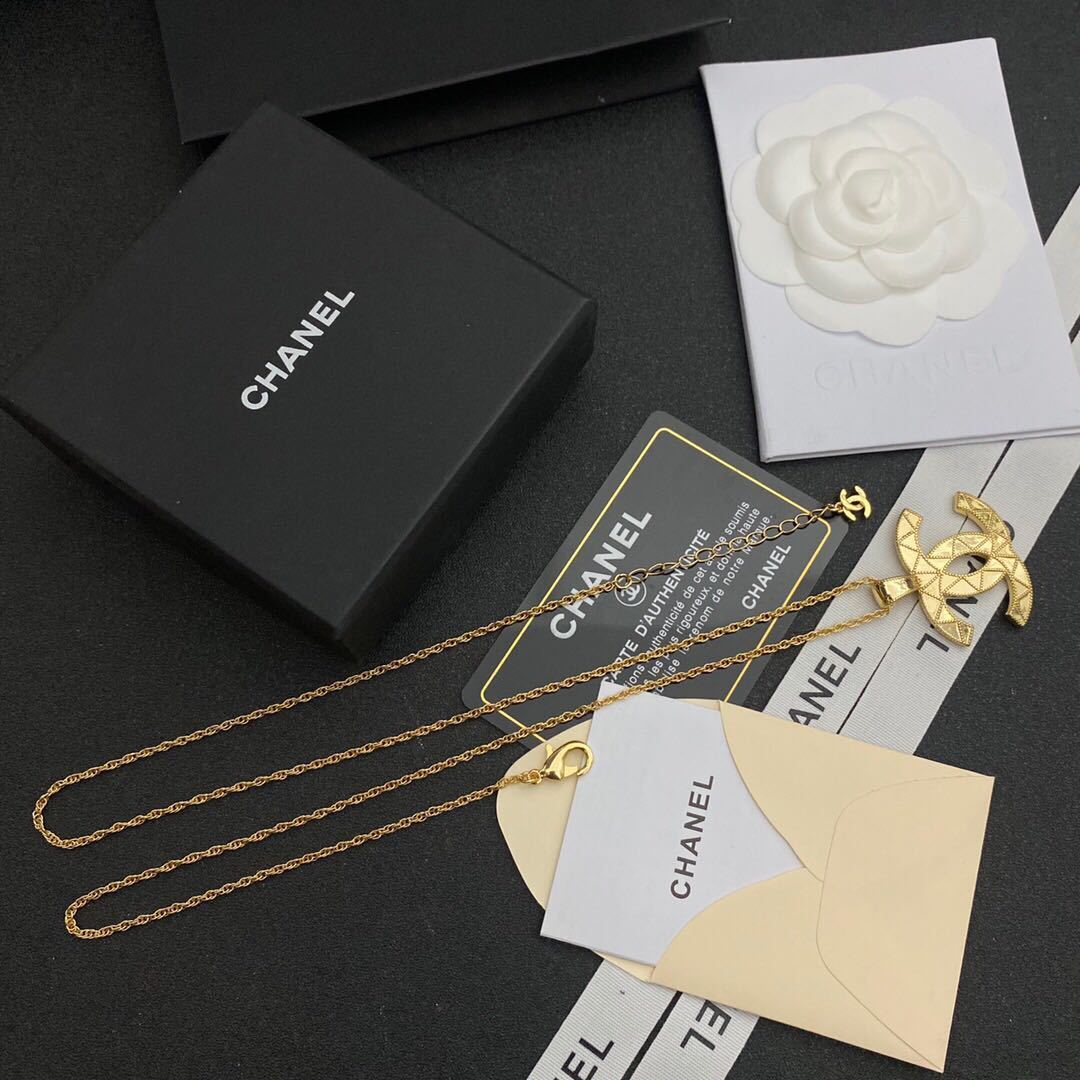 詳細な写真と価格については私に連絡してください