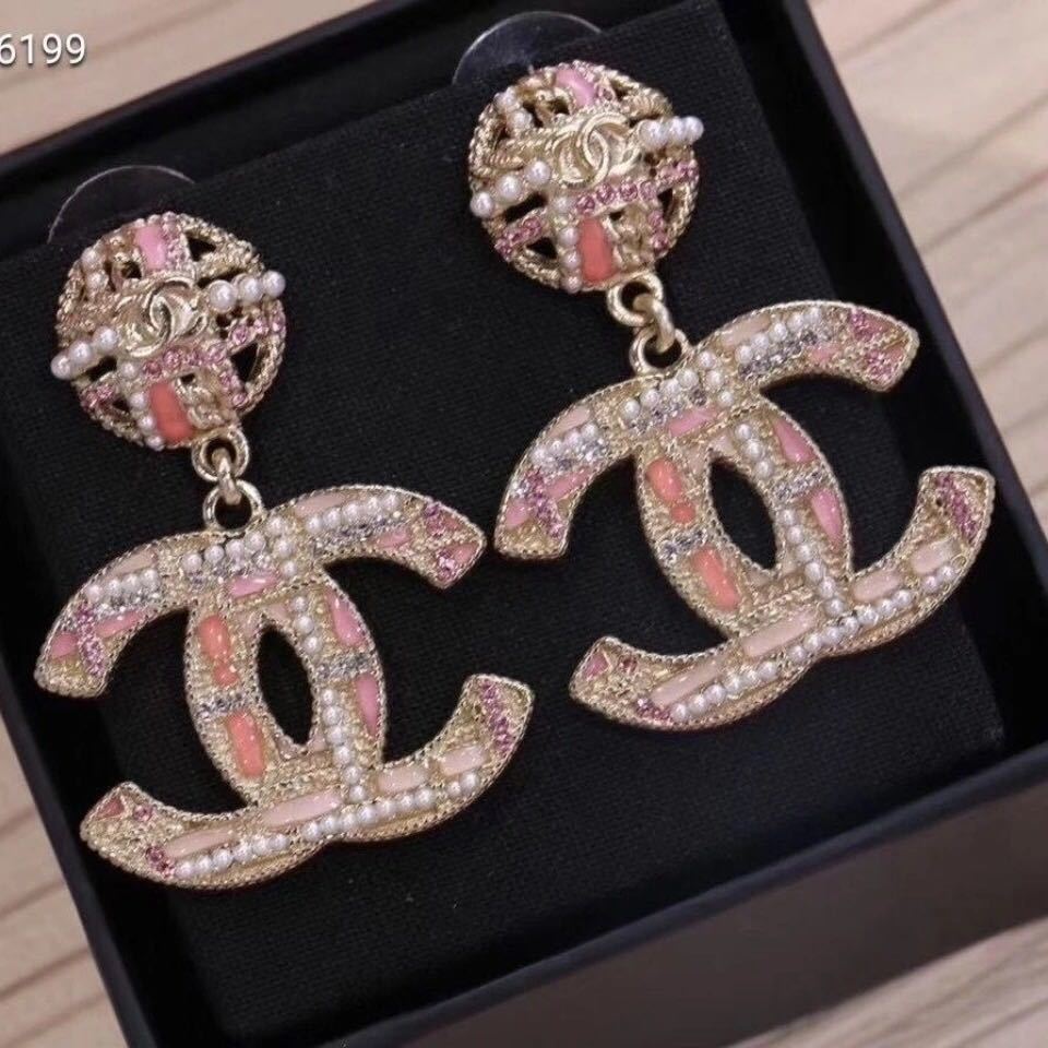 詳細な写真と価格については私に連絡してください