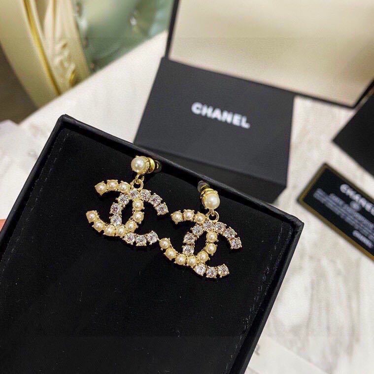 詳細な写真と価格については私に連絡してください