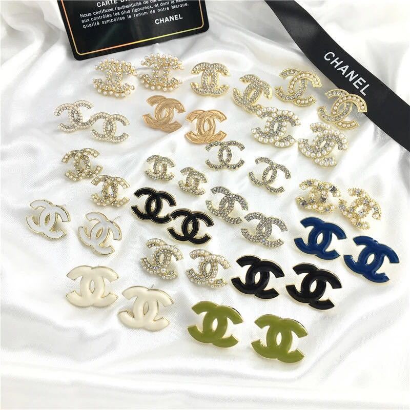 詳細な写真と価格については私に連絡してください