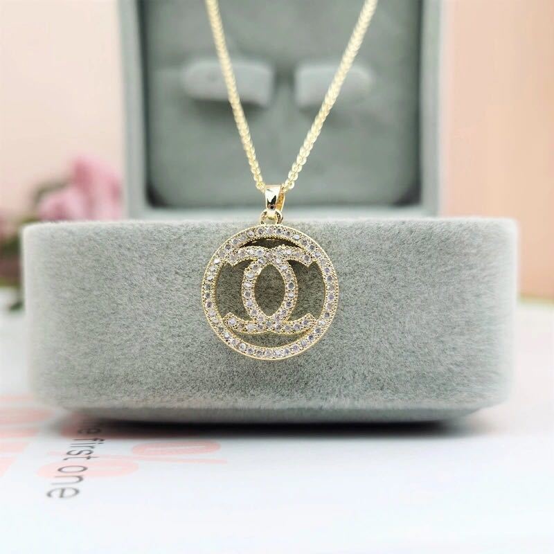 詳細な写真と価格については私に連絡してください