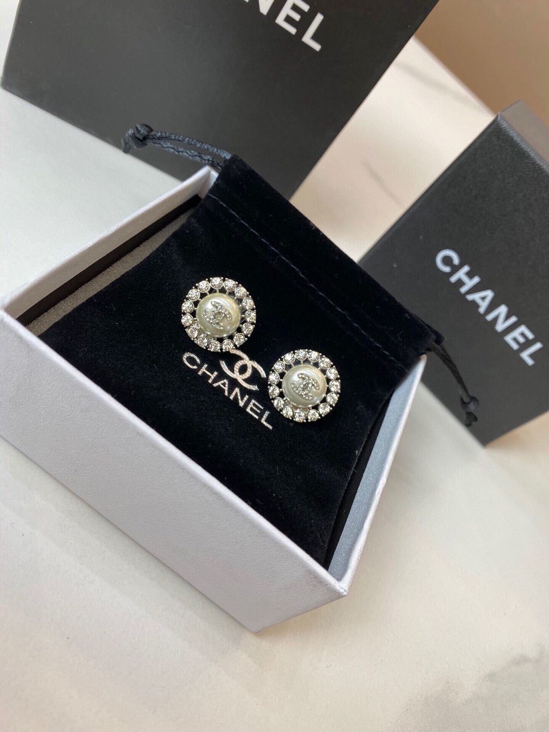 詳細な写真と価格については私に連絡してください