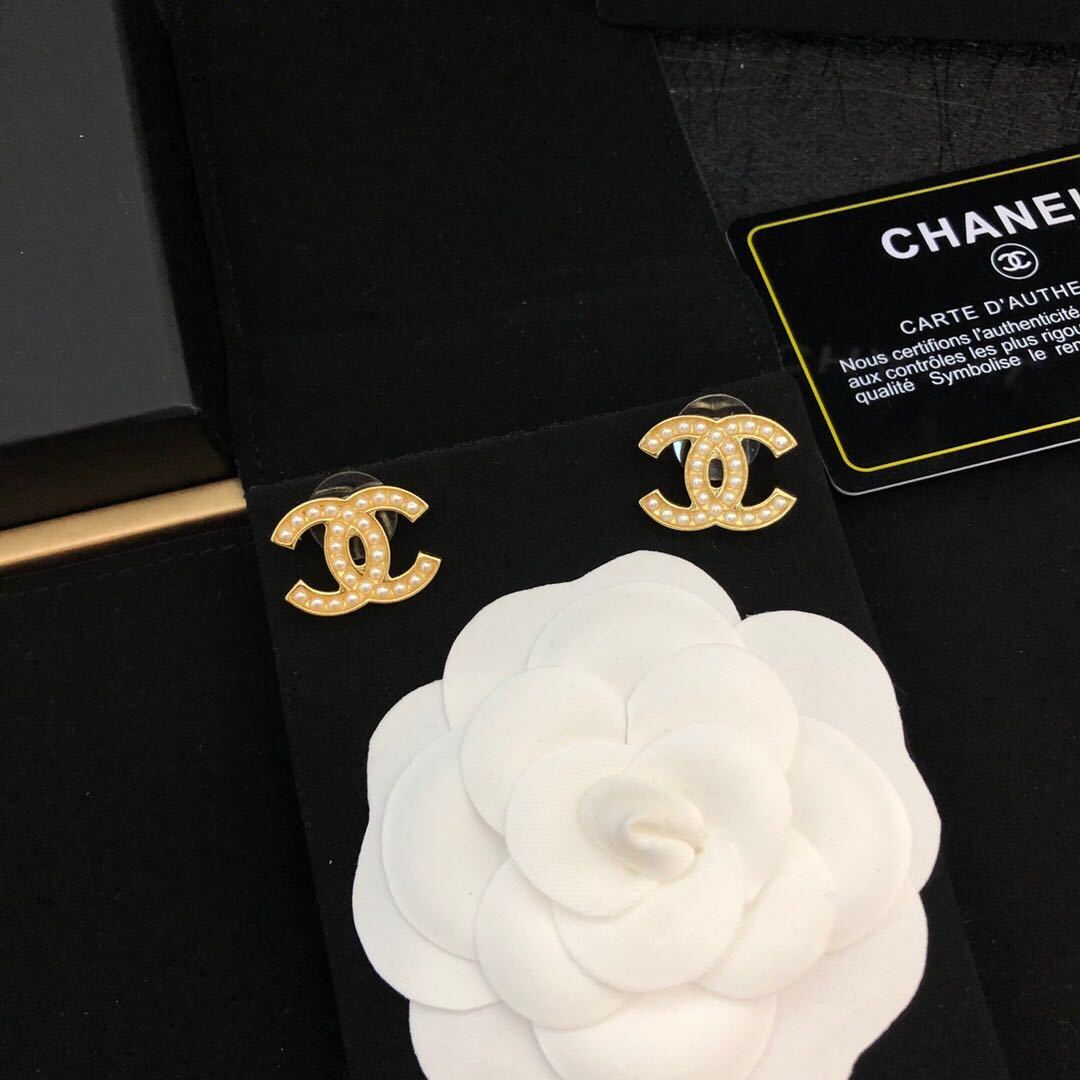 詳細な写真と価格については私に連絡してください