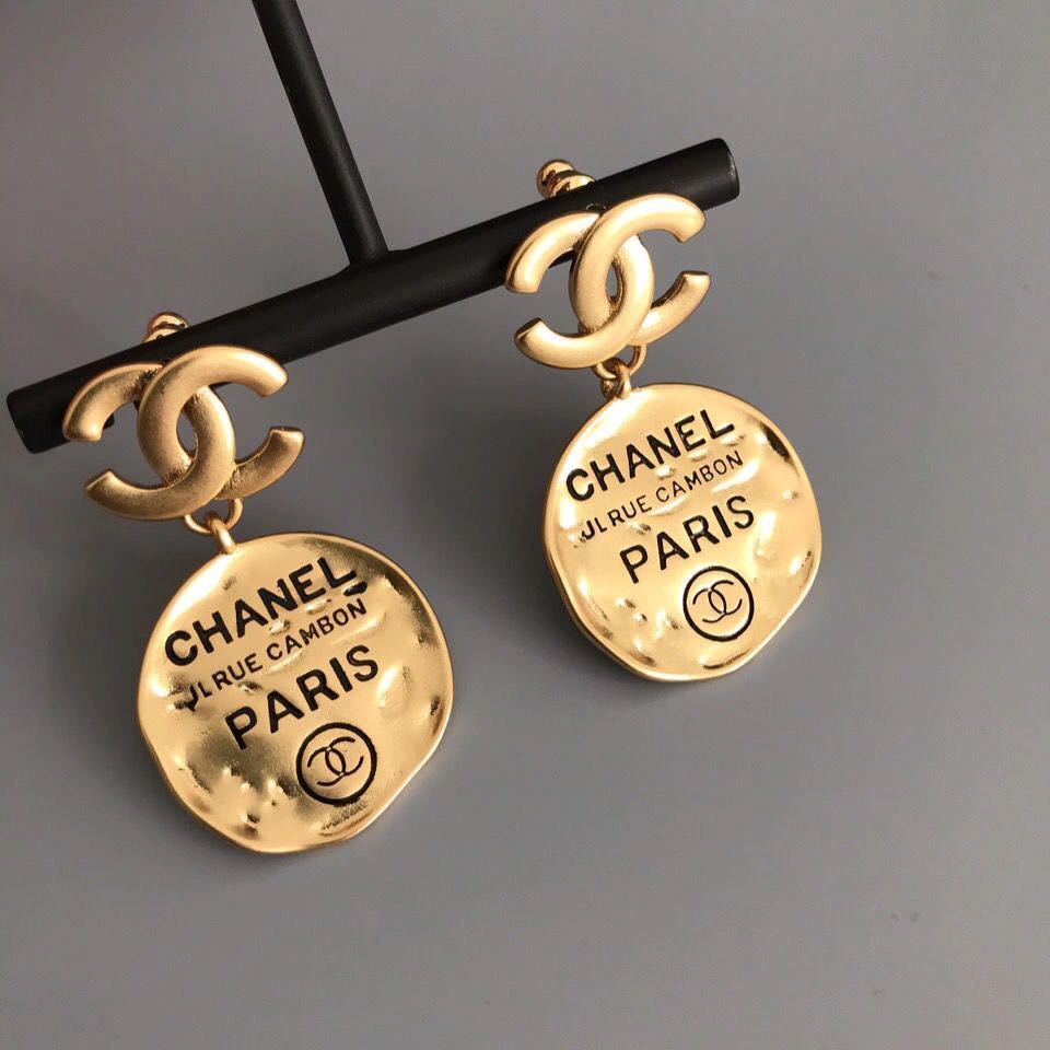 詳細な写真と価格については私に連絡してください