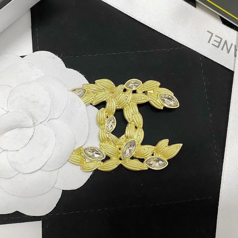 詳細な写真と価格については私に連絡してください