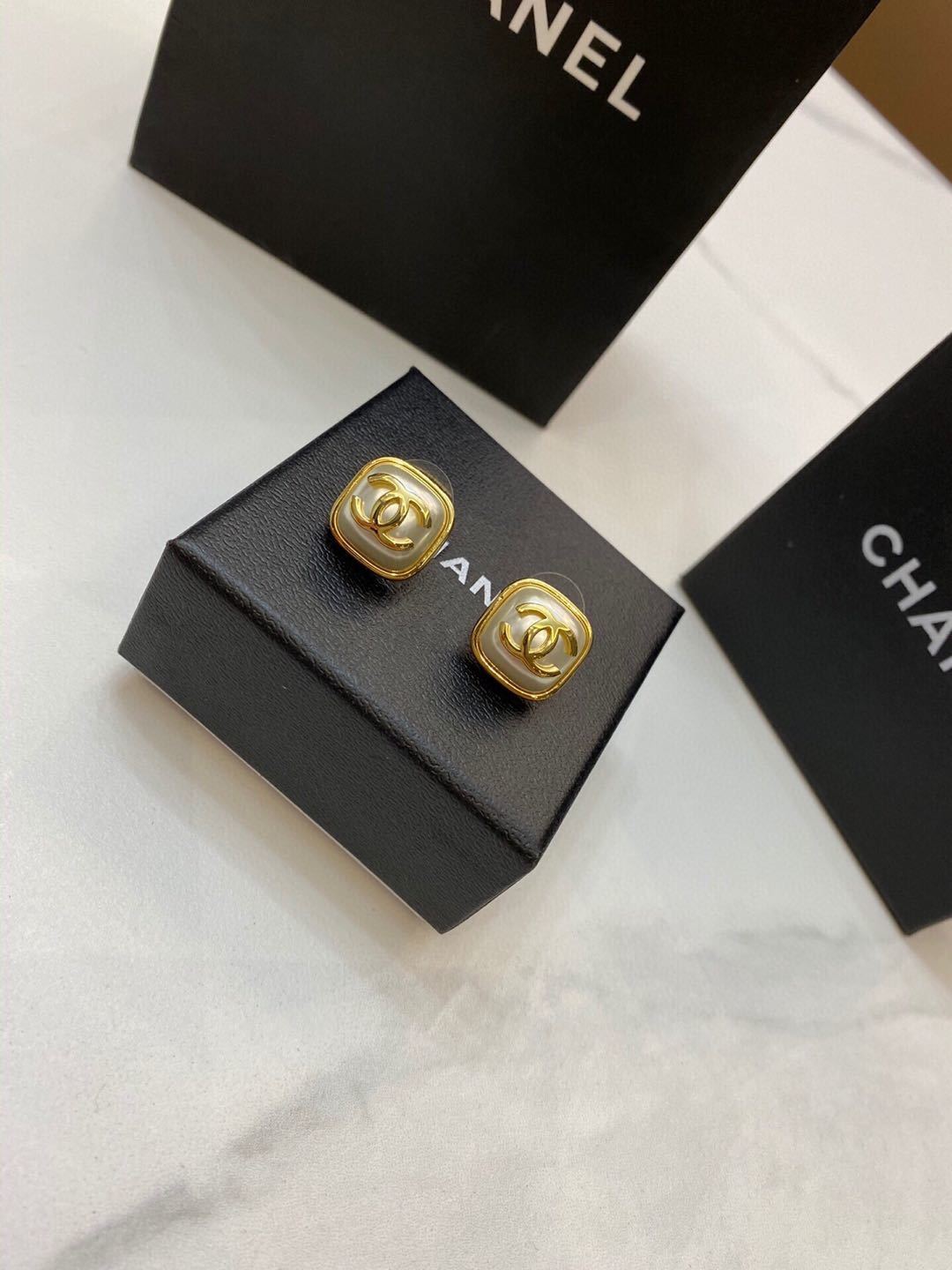 詳細な写真と価格については私に連絡してください