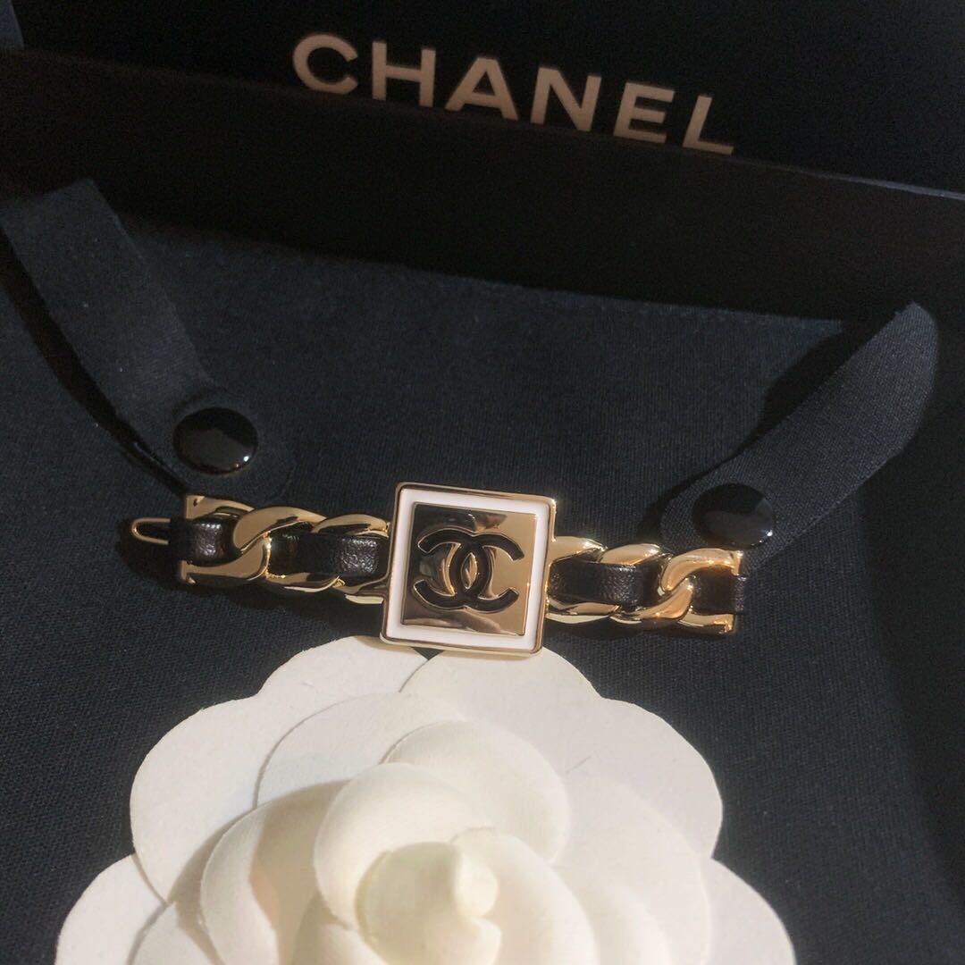 詳細な写真と価格については私に連絡してください