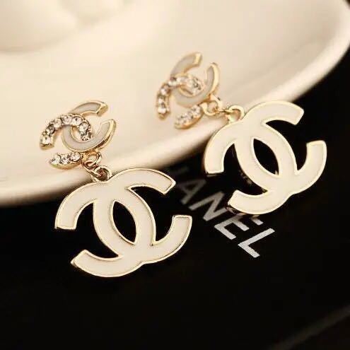 詳細な写真と価格については私に連絡してください