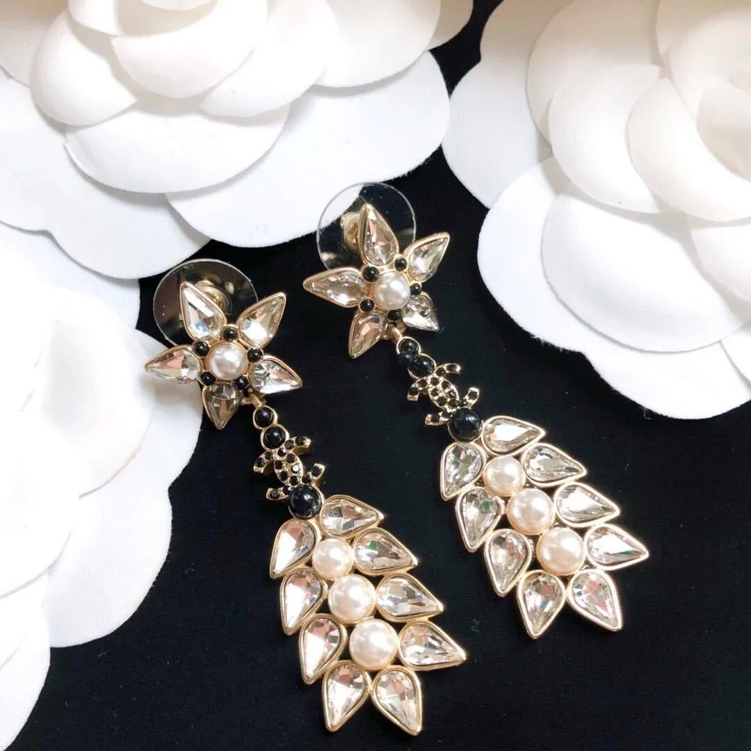 詳細な写真と価格については私に連絡してください