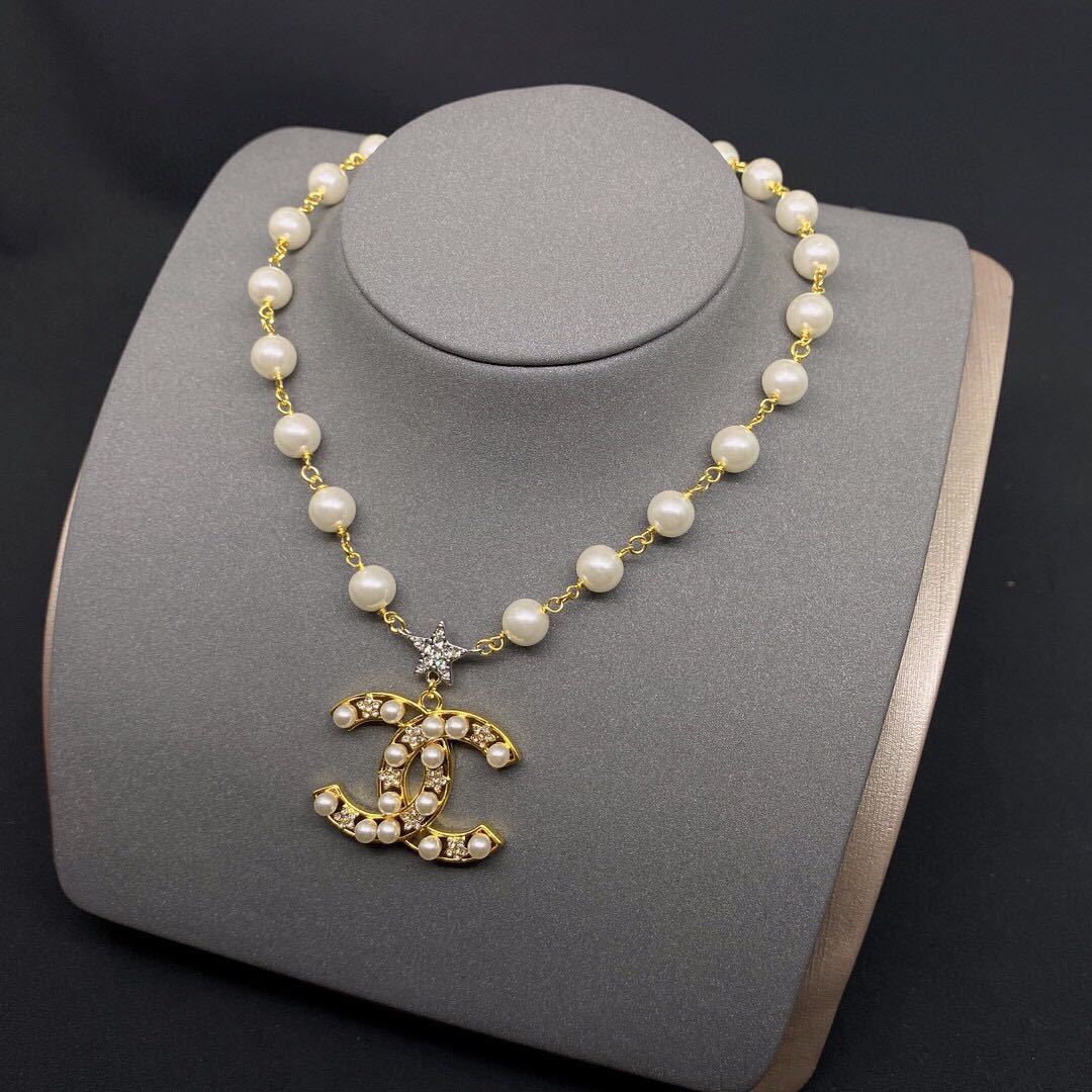 詳細な写真と価格については私に連絡してください