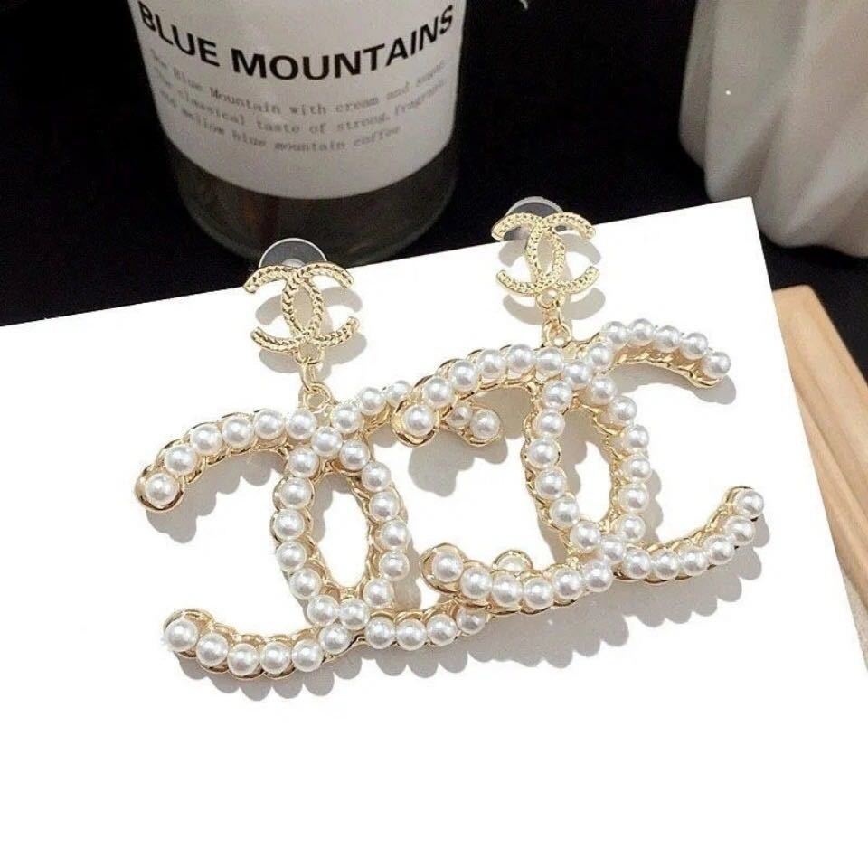 詳細な写真と価格については私に連絡してください