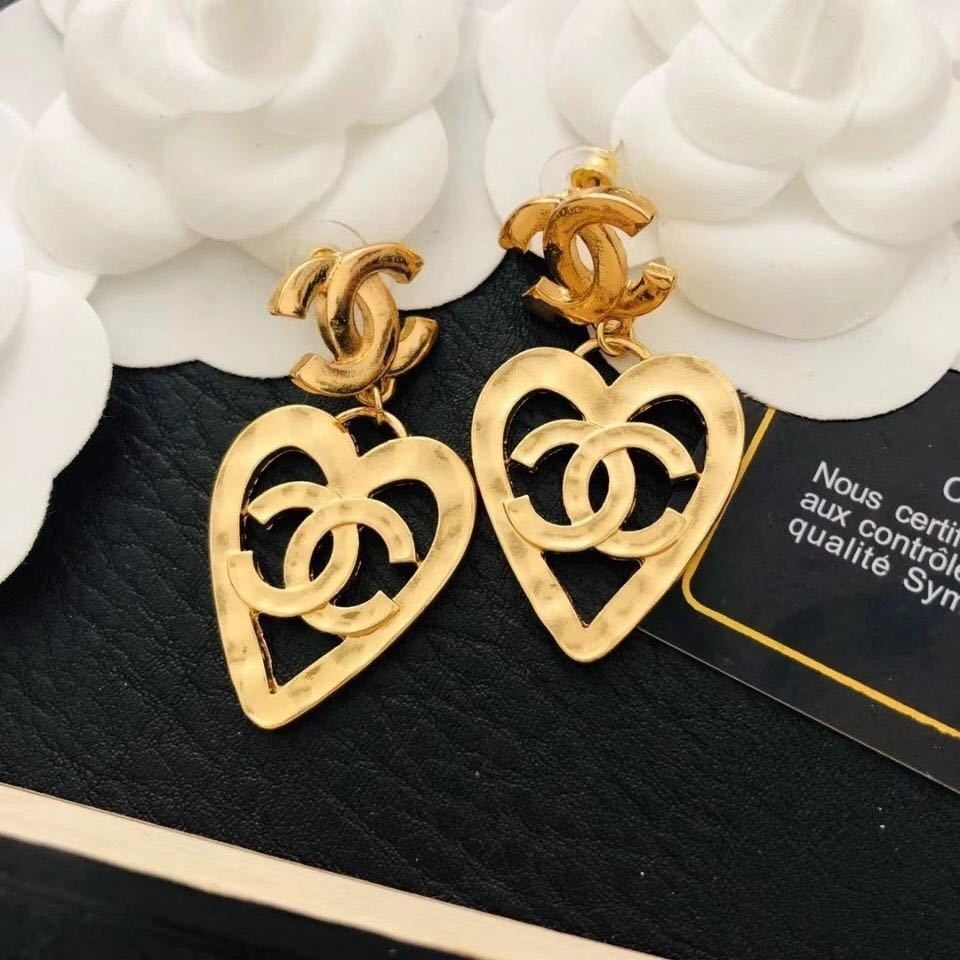 詳細な写真と価格については私に連絡してください