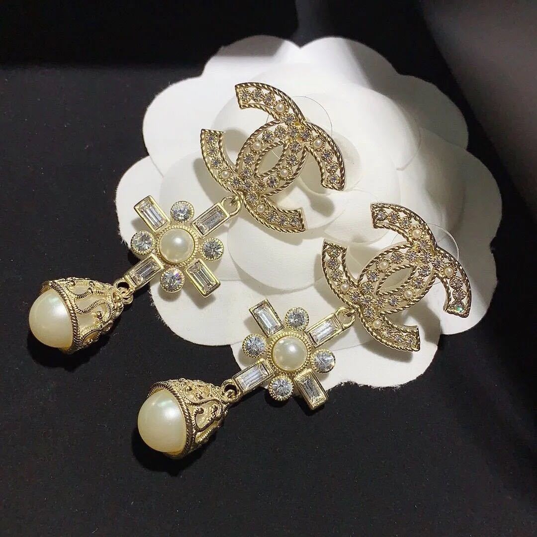 詳細な写真と価格については私に連絡してください