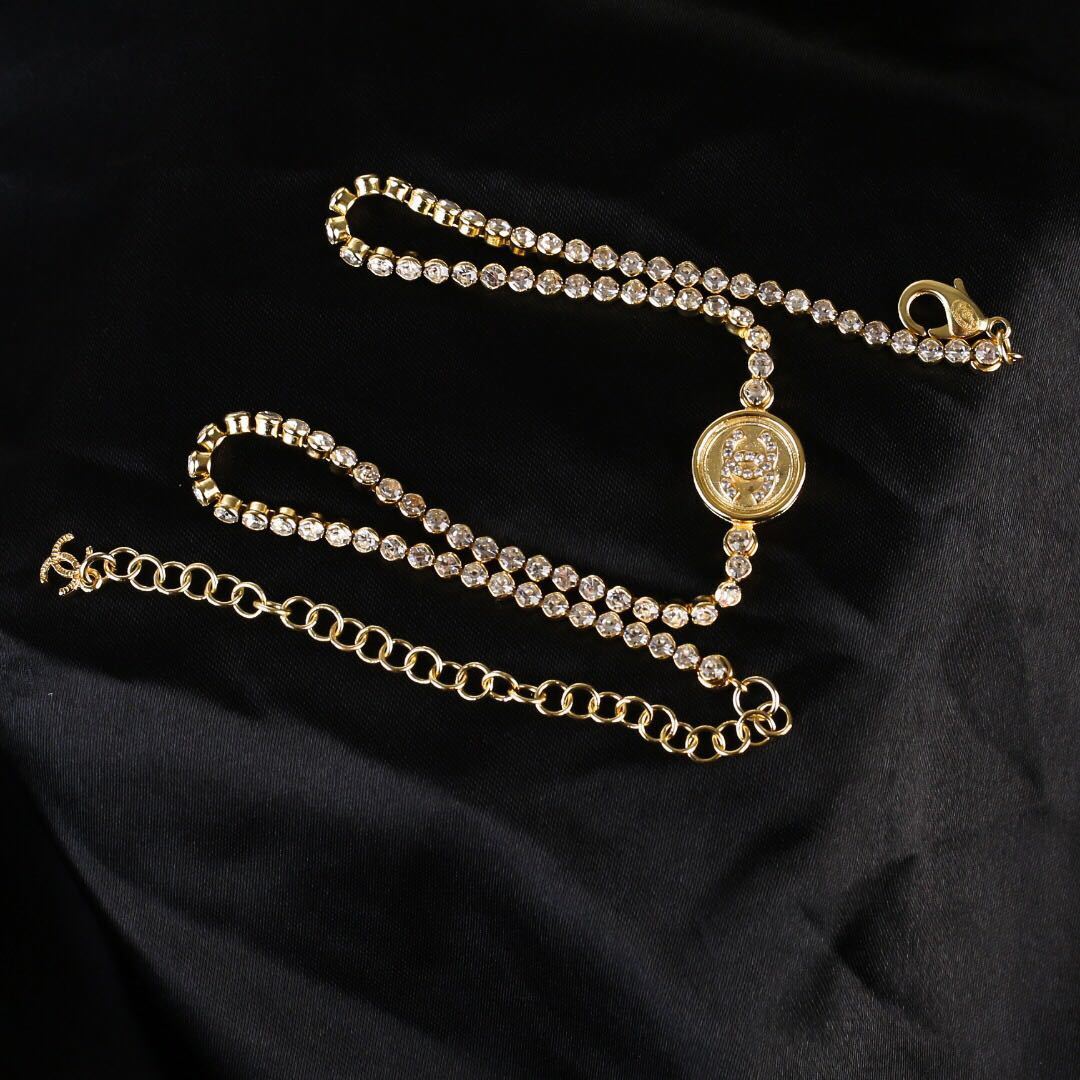 詳細な写真と価格については私に連絡してください