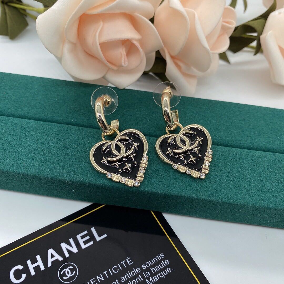 詳細な写真と価格については私に連絡してください