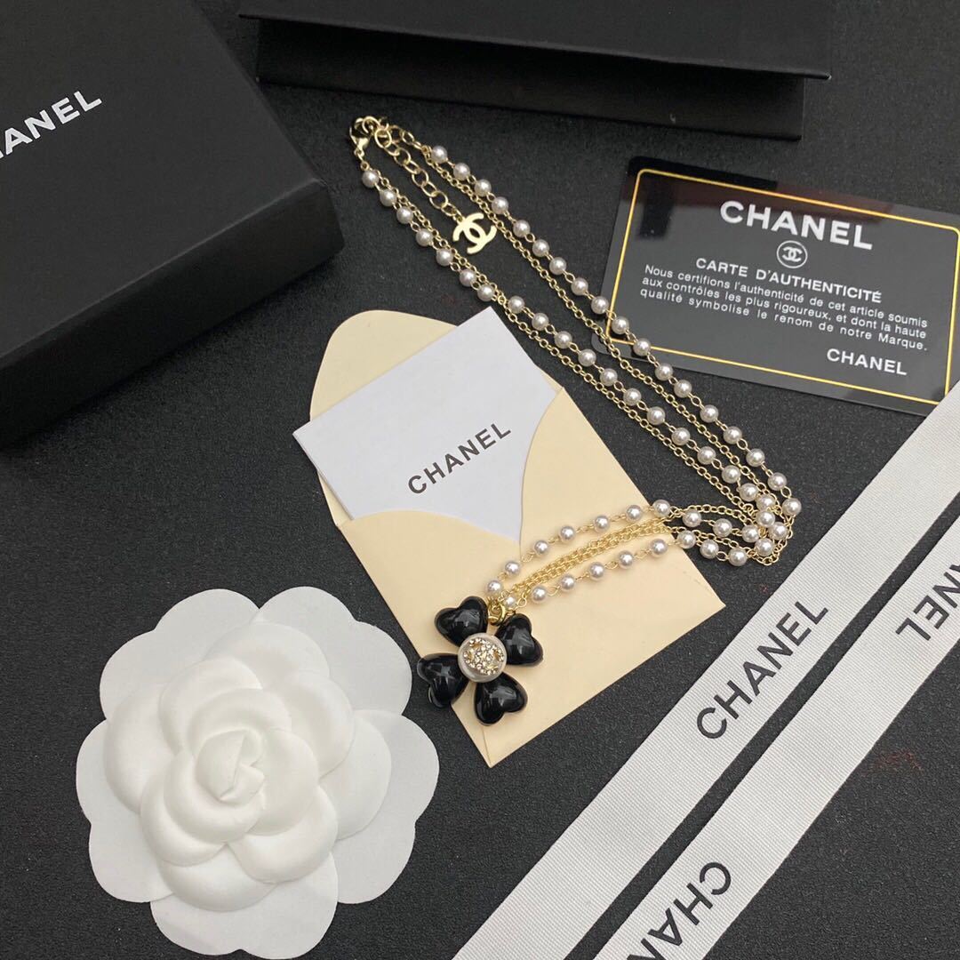 詳細な写真と価格については私に連絡してください